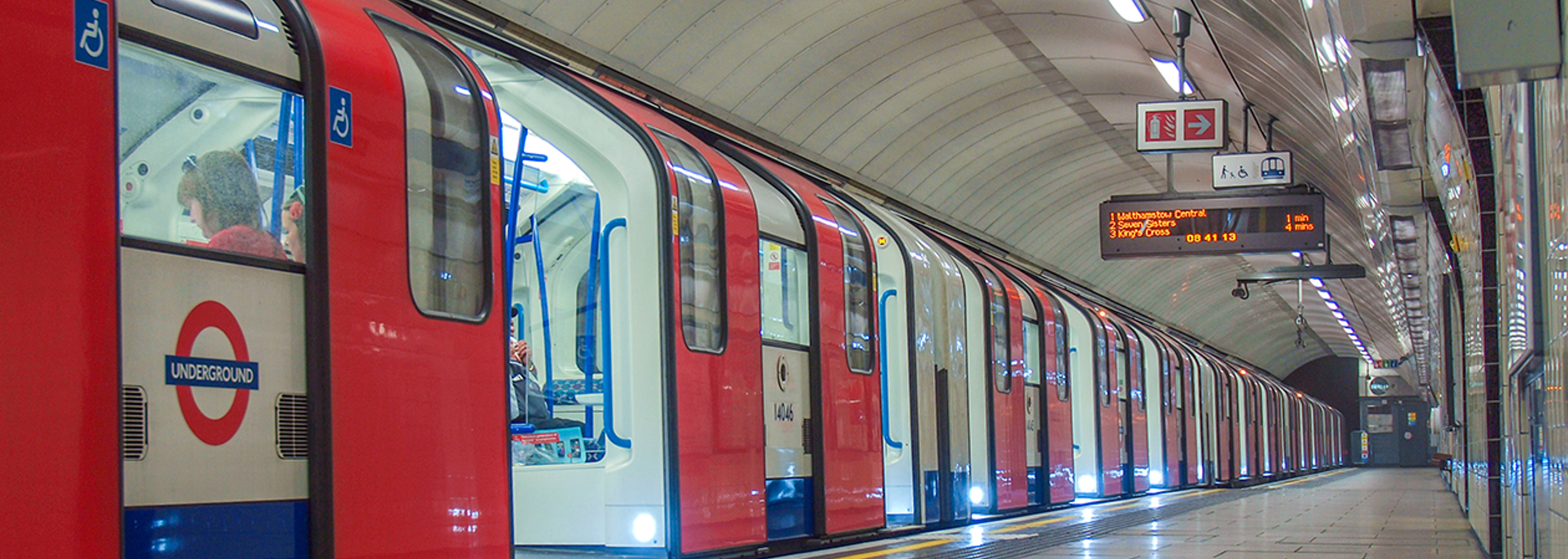 Tube drivers to go slow over noisy track