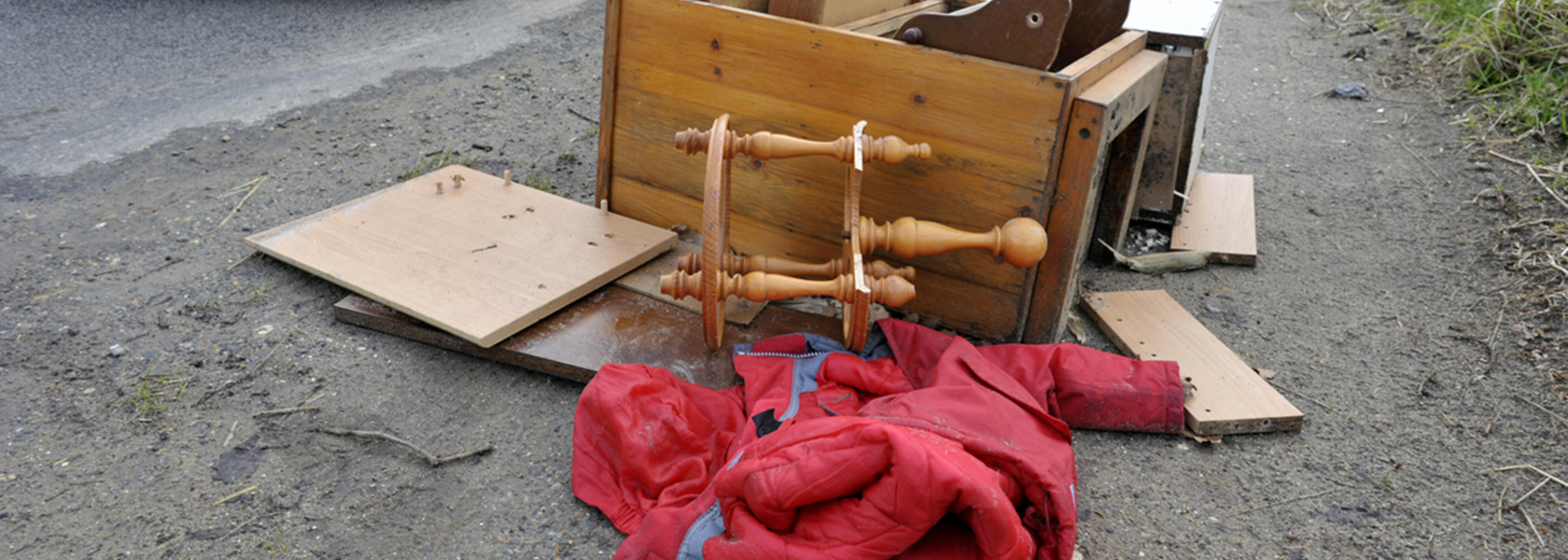 Fly-tipper who blocked roads sent to jail after EH investigation