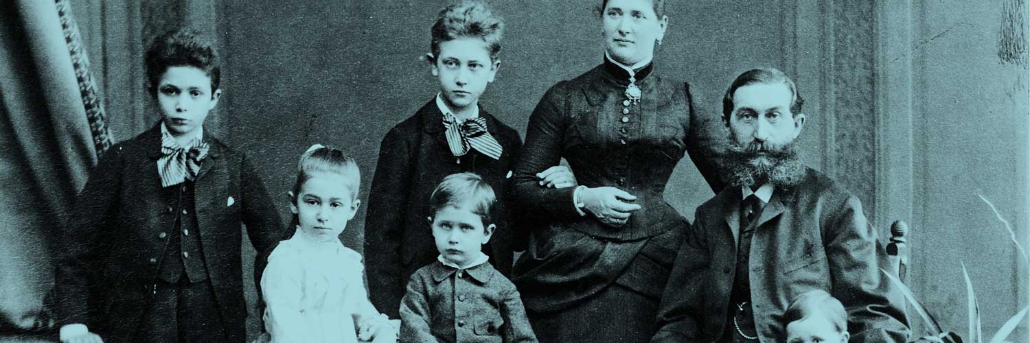 A photo of a Victorian family