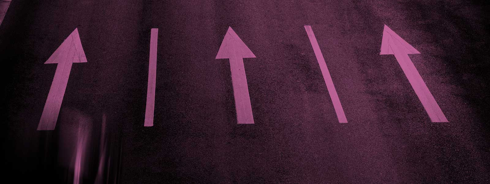 Three-lane road with arrows indicating the direction of travel