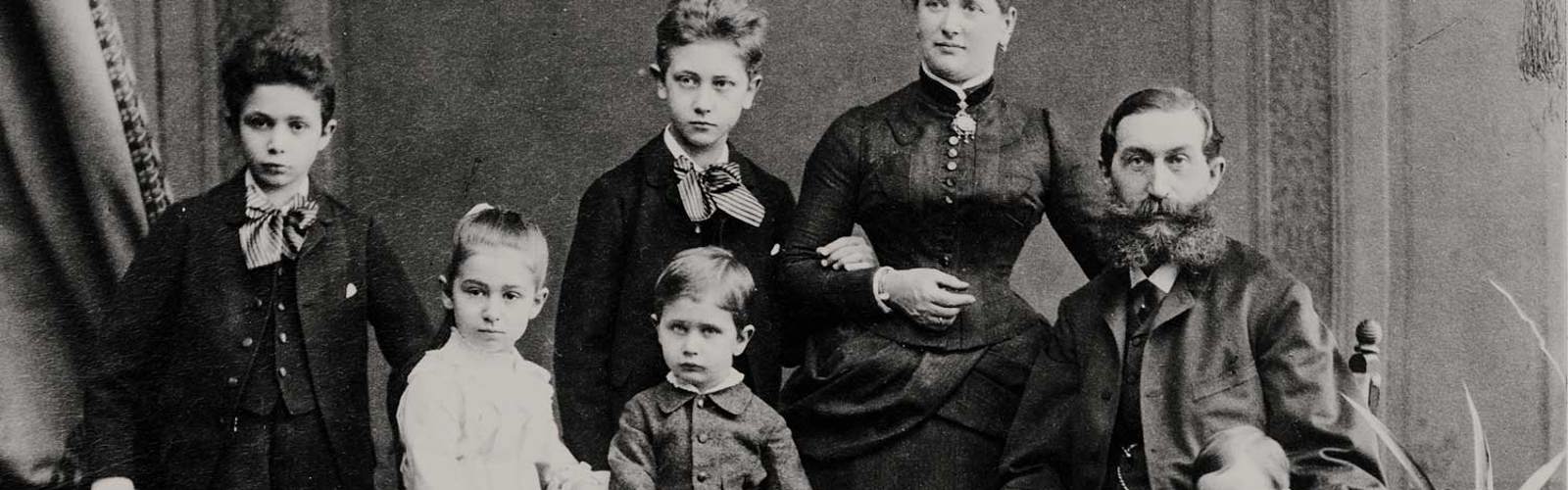A photo of a Victorian family